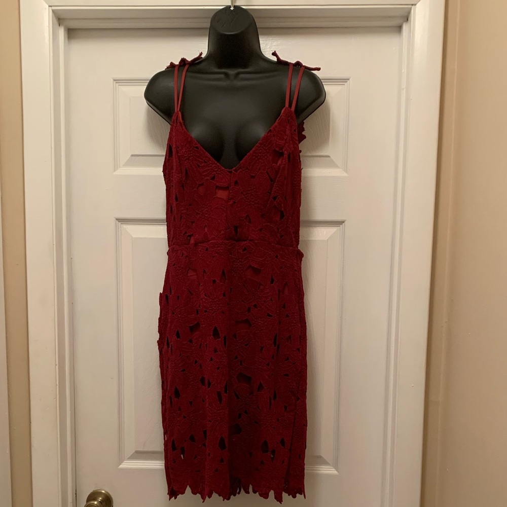 REDUCED!Beautiful burgundy lace evening dress NWT
